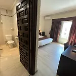 מלון El Pozo 3*